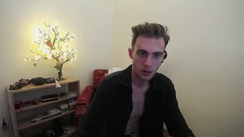 Snapshot of justinnordick chatting on 06-30-26, 06:25 Hologram Guy online show from 06-30-26, 06:25