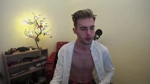 Snapshot of justinnordick chatting on 07-05-26, 06:20 Hologram Guy online show from 07-05-26, 06:20