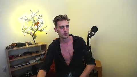 Snapshot of justinnordick chatting on 07-11-26, 12:19 Hologram Guy online show from 07-11-26, 12:19