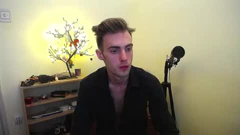 Snapshot of justinnordick chatting on 07-12-26, 08:38 Hologram Guy online show from 07-12-26, 08:38