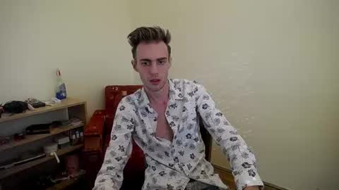 Snapshot of justinnordick chatting on 07-27-26, 03:41 Hologram Guy online show from 07-27-26, 03:41