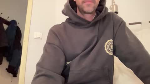 Snapshot of justmeandyou00 chatting on 11-11-25, 10:37 justmeandyou00 online show from 11-11-25, 10:37