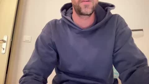 Snapshot of justmeandyou00 chatting on 12-01-25, 01:27 justmeandyou00 online show from 12-01-25, 01:27