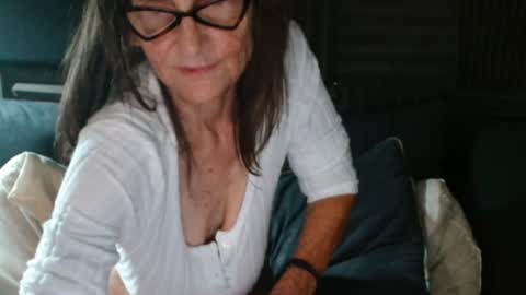 Snapshot of justmebev19591234 chatting on 06-18-26, 09:14 Bev aka Diamond online show from 06-18-26, 09:14