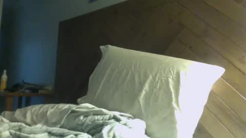 Snapshot of jwill10000 chatting on 03-12-26, 02:07 J and Sugar snap pea online show from 03-12-26, 02:07