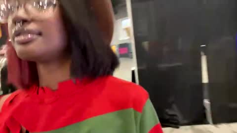 Aki Kim online show from 10-26-25, 08:48