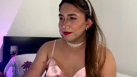 Snapshot of k_i_m_o_r_a_h chatting on 02-25-25, 05:58 KIM online show from 02-25-25, 05:58