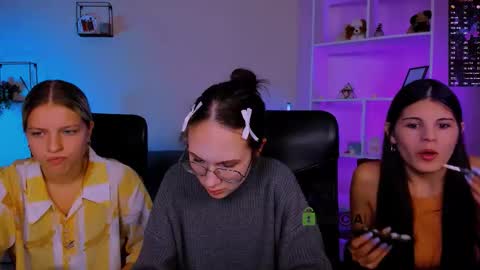 kaela_spell_ online show from 11-18-25, 08:57