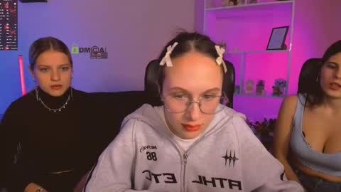 kaela_spell_ online show from 11-25-25, 08:31