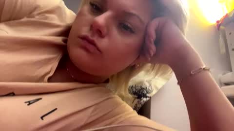 Kaelia and Daniel online show from 10-20-25, 06:08