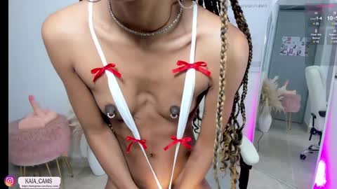 Snapshot of kaia_cam chatting on 03-11-25, 11:44    online show from 03-11-25, 11:44