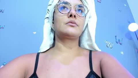 kaira_mosse_ online show from 10-30-25, 11:22
