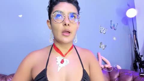 kaira_mosse_ online show from 10-31-25, 11:11