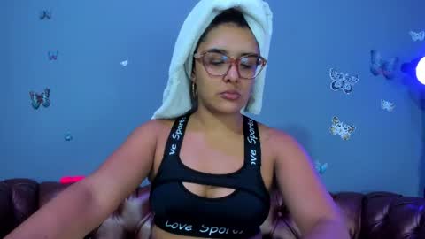kaira_mosse_ online show from 06-10-26, 11:53