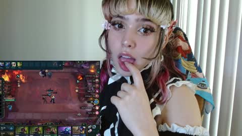 Snapshot of kairilovescumm chatting on 12-11-24, 11:32 Kairi online show from 12-11-24, 11:32