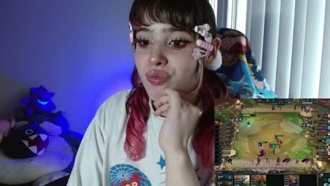 Snapshot of kairilovescumm chatting on 01-16-25, 10:02 Kairi online show from 01-16-25, 10:02