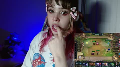 Snapshot of kairilovescumm chatting on 01-17-25, 01:04 Kairi online show from 01-17-25, 01:04