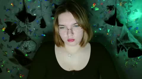 Kaitlin online show from 10-06-25, 05:43