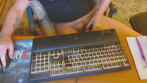 Snapshot of kaiuty chatting on 12-17-24, 04:21 Leon online show from 12-17-24, 04:21