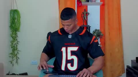 kale thomson online show from 02-06-25, 04:36