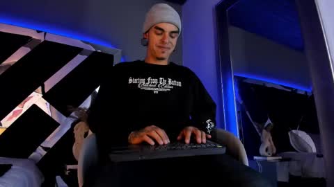 Snapshot of kaletattoos chatting on 02-25-25, 02:58 Kale online show from 02-25-25, 02:58