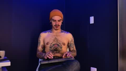 Snapshot of kaletattoos chatting on 10-03-25, 11:29 Kale online show from 10-03-25, 11:29