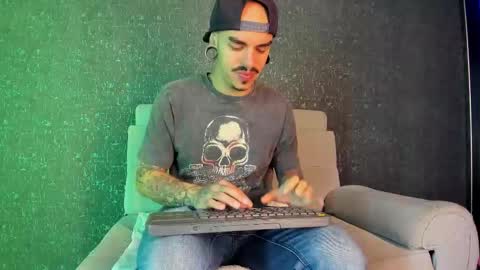 Snapshot of kaletattoos chatting on 10-16-25, 11:00 Kale online show from 10-16-25, 11:00