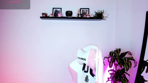 Kali Ka Please help me with your thumbs up its important   dont forget my birthday on October 26 online show from 09-27-25, 06:02