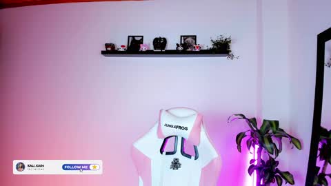 Kali Ka Please help me with your thumbs up its important   dont forget my birthday on October 26 online show from 10-29-25, 09:16