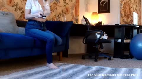 Snapshot of kalikushdreamz chatting on 01-12-25, 04:18 Tara Smith online show from 01-12-25, 04:18