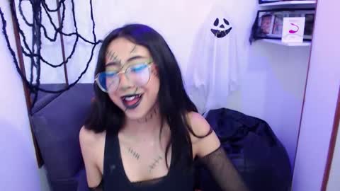 Snapshot of kalilowe_ chatting on 10-29-25, 08:10 Kali online show from 10-29-25, 08:10