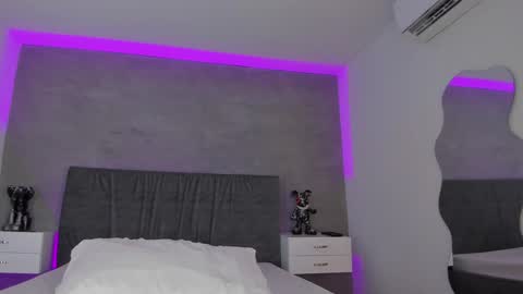 Carolina   online show from 12-17-24, 04:11