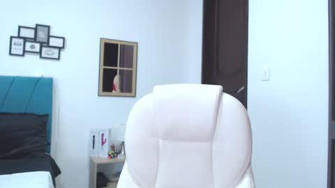 Snapshot of kam_lopez chatting on 01-27-25, 10:49 Kamilalopez online show from 01-27-25, 10:49