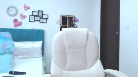 Snapshot of kam_lopez chatting on 02-14-25, 02:18 Kamilalopez online show from 02-14-25, 02:18