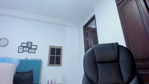 Snapshot of kam_lopez chatting on 10-04-25, 09:35 Kamilalopez online show from 10-04-25, 09:35