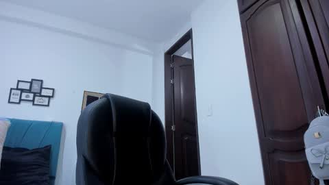 Snapshot of kam_lopez chatting on 10-16-25, 08:32 Kamilalopez online show from 10-16-25, 08:32