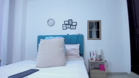 Kamilalopez online show from 11-10-25, 11:37