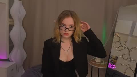 Emily online show from 05-25-26, 06:08