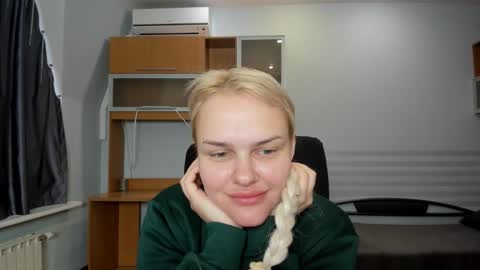 Camila online show from 11-26-25, 06:47