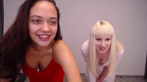 Kamilla blonde Karoline brunette online show from 11-15-25, 10:23