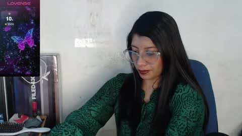 Snapshot of kanroji_mitsuri_11 chatting on 12-23-24, 08:14 Sanctuary online show from 12-23-24, 08:14