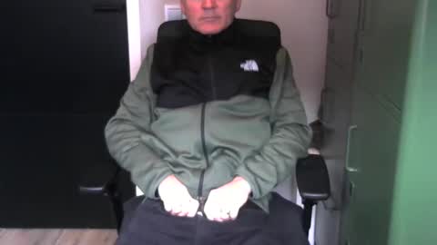 Snapshot of kapitein_rob chatting on 12-19-24, 02:02 Robbie online show from 12-19-24, 02:02