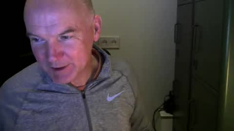 Snapshot of kapitein_rob chatting on 02-06-25, 05:51 Robbie online show from 02-06-25, 05:51