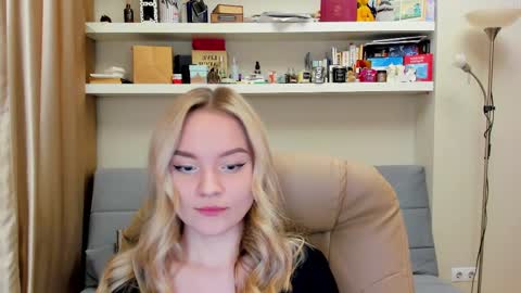 Snapshot of kara_smith_ chatting on 03-10-25, 02:17 Kara. Off from 15th till 24th of December online show from 03-10-25, 02:17