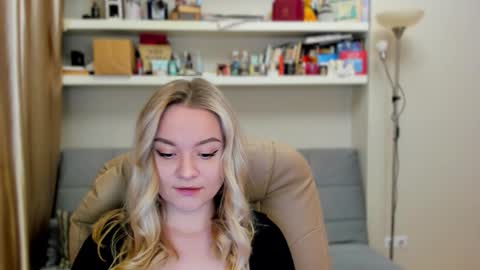 Snapshot of kara_smith_ chatting on 10-22-25, 10:53 Kara. Off from 15th till 24th of December online show from 10-22-25, 10:53