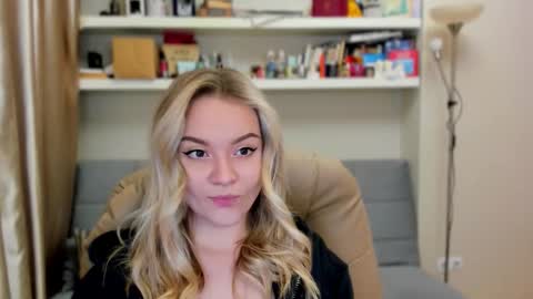 Snapshot of kara_smith_ chatting on 10-23-25, 10:52 Kara. Off from 15th till 24th of December online show from 10-23-25, 10:52