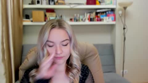 Snapshot of kara_smith_ chatting on 10-25-25, 12:18 Kara. Off from 15th till 24th of December online show from 10-25-25, 12:18