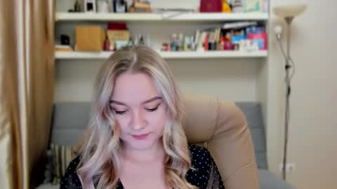 Snapshot of kara_smith_ chatting on 10-31-25, 11:17 Kara. Off from 15th till 24th of December online show from 10-31-25, 11:17