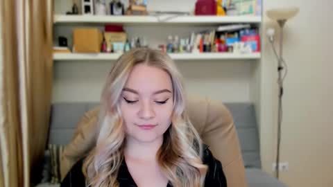 Snapshot of kara_smith_ chatting on 11-01-25, 11:07 Kara. Off from 15th till 24th of December online show from 11-01-25, 11:07