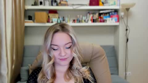 Snapshot of kara_smith_ chatting on 11-21-25, 11:36 Kara. Off from 15th till 24th of December online show from 11-21-25, 11:36